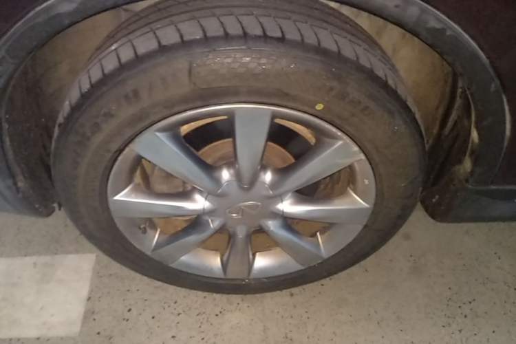 Used Infiniti QX50 2015 2.5L Enjoyment Edition Left Front Wheel Hub