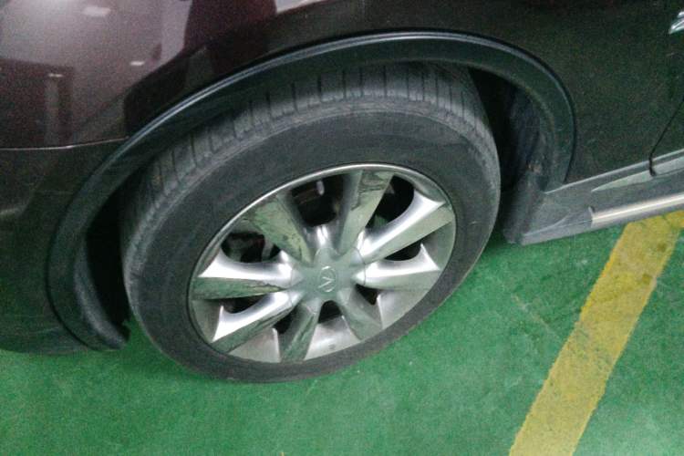 Used Infiniti QX50 2015 2.5L Comfort Edition Left Front Wheel Hub