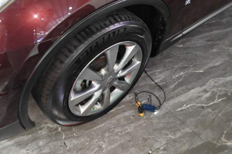 Used Infiniti QX50 2015 2.5L Comfort Edition Left Front Wheel Hub