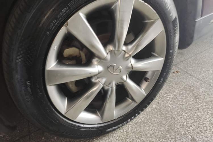 Used Infiniti QX50 2015 2.5L Comfort Edition Left Front Wheel Hub
