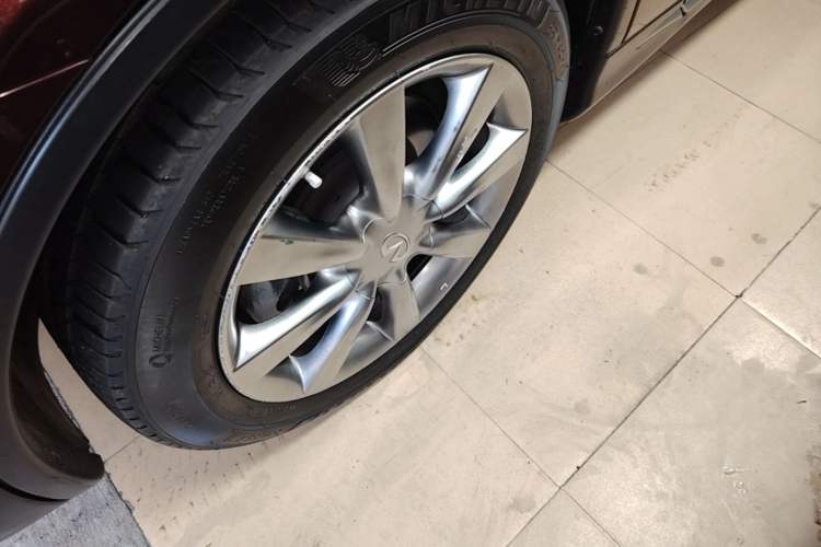Used Infiniti QX50 2015 2.5L Enjoyment Edition Left Front Wheel Hub