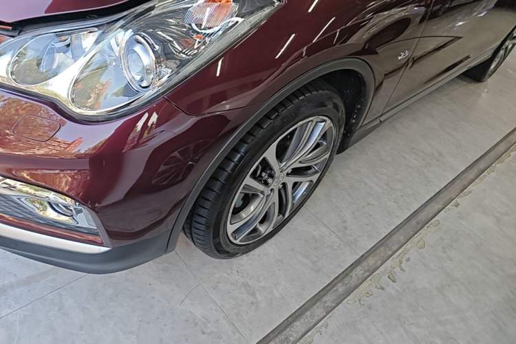 Used Infiniti QX50 2015 2.5L Luxury Edition Left Front Wheel Hub