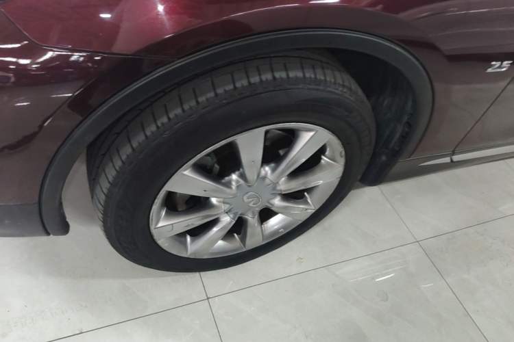 Used Infiniti QX50 2015 2.5L Comfort Edition Left Front Wheel Hub