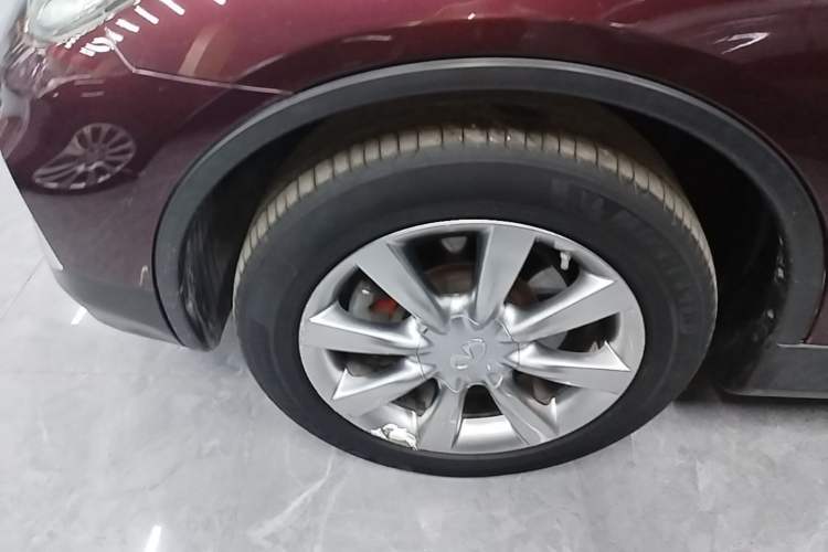 Used Infiniti QX50 2015 2.5L Comfort Edition Left Front Wheel Hub