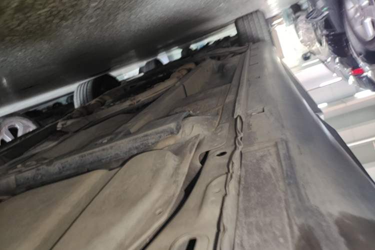 Used Infiniti QX50 2015 2.5L Comfort Edition Left Side Sill
