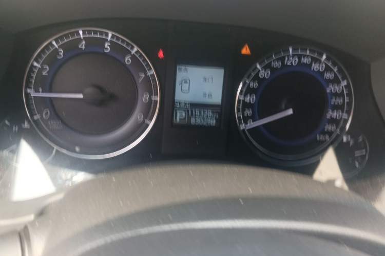 Used Infiniti QX50 2015 2.5L Comfort Edition Odometer Close Up