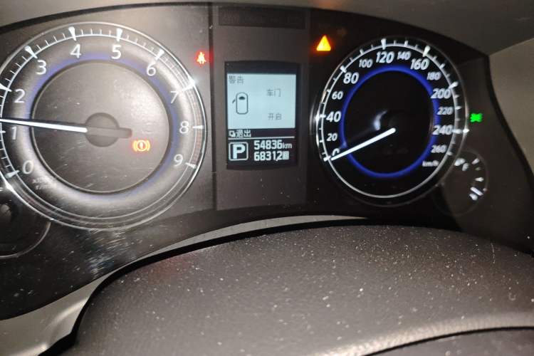 Used Infiniti QX50 2015 2.5L Enjoyment Edition Odometer Close Up