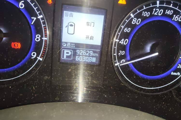 Used Infiniti QX50 2015 2.5L Luxury Edition Odometer Close Up