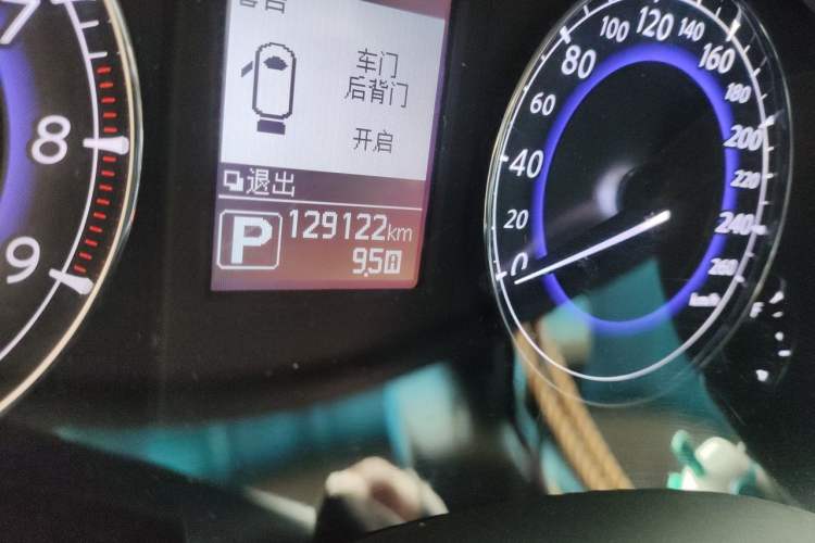 Used Infiniti QX50 2015 2.5L Comfort Edition Odometer Close Up