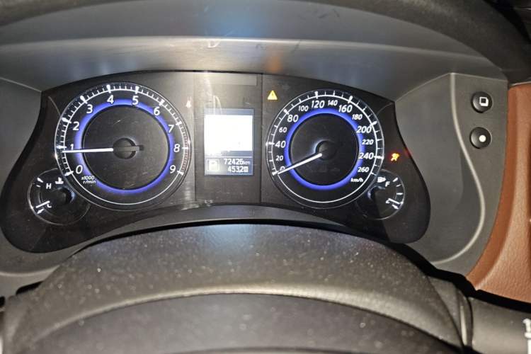 Used Infiniti QX50 2015 2.5L Enjoyment Edition Odometer Close Up