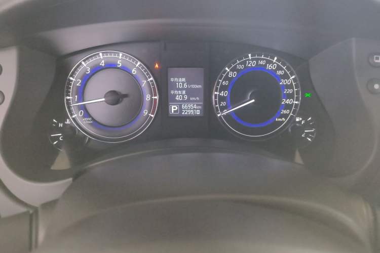 Used Infiniti QX50 2015 2.5L Comfort Edition Odometer Close Up
