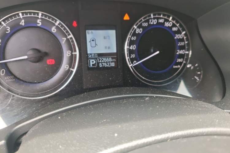 Used Infiniti QX50 2015 2.5L Comfort Edition Odometer Close Up