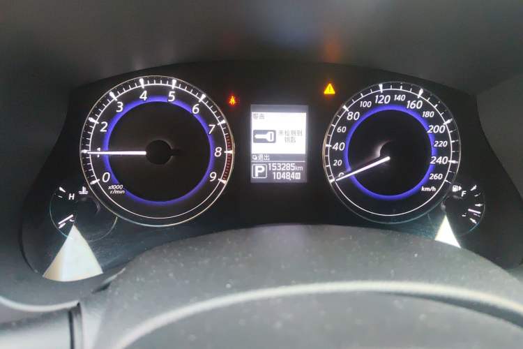 Used Infiniti QX50 2015 2.5L Comfort Edition Odometer Close Up