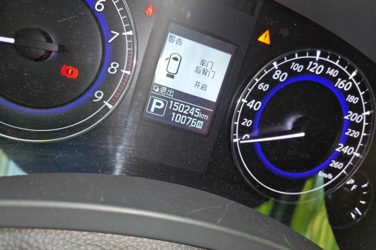 Used Infiniti QX50 2015 2.5L Comfort Edition Odometer Close Up