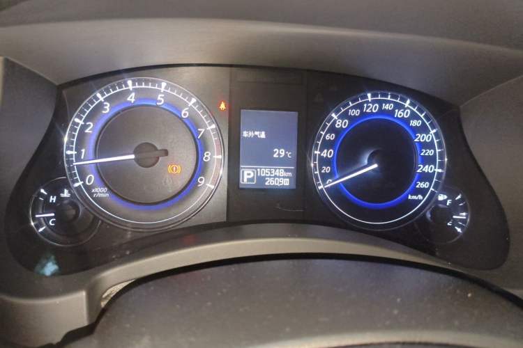 Used Infiniti QX50 2015 2.5L Comfort Edition Odometer Close Up