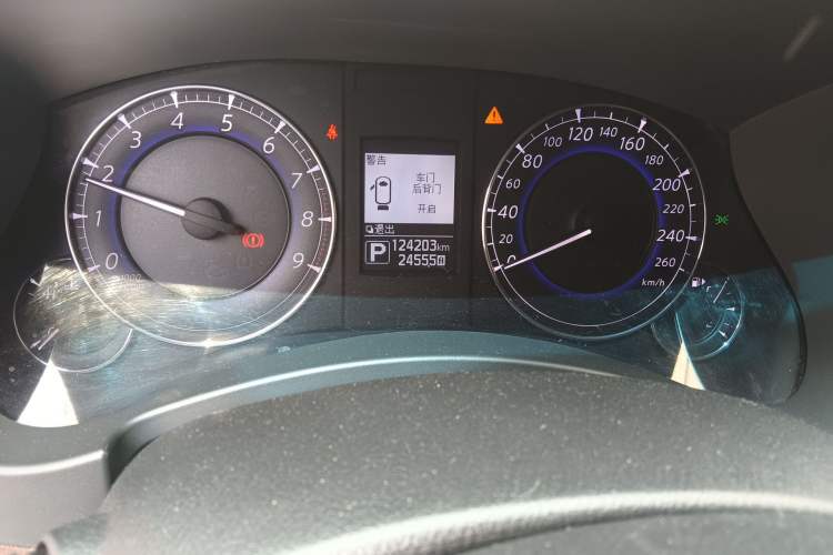 Used Infiniti QX50 2015 2.5L Luxury Edition Odometer Close Up
