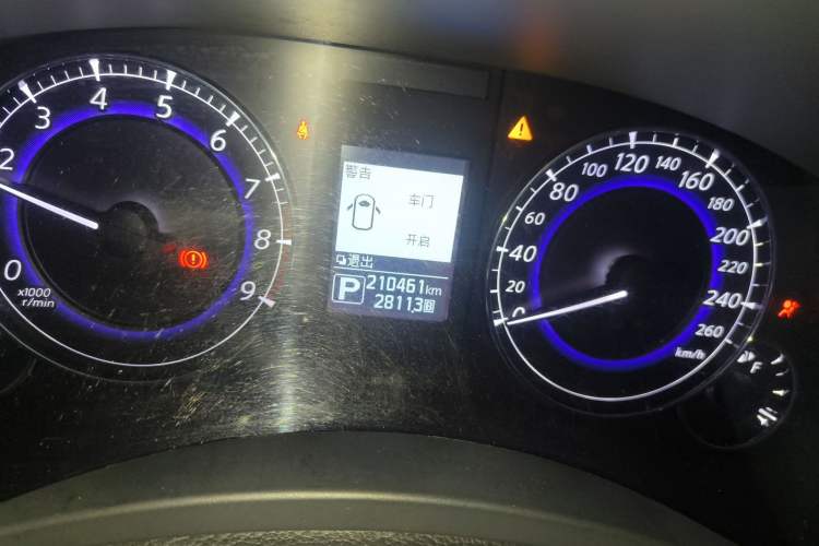 Used Infiniti QX50 2015 2.5L Enjoyment Edition Odometer Close Up