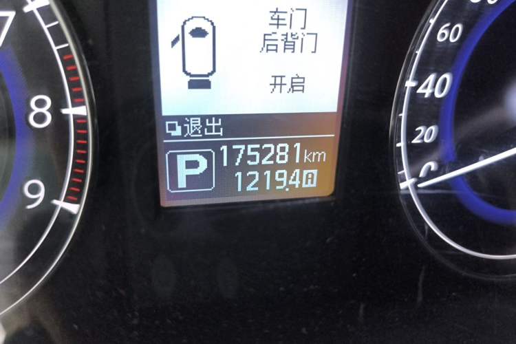 Used Infiniti QX50 2015 2.5L Luxury Edition Odometer Close Up