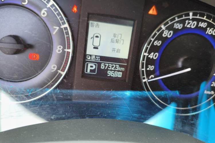 Used Infiniti QX50 2015 2.5L Comfort Edition Odometer Close Up