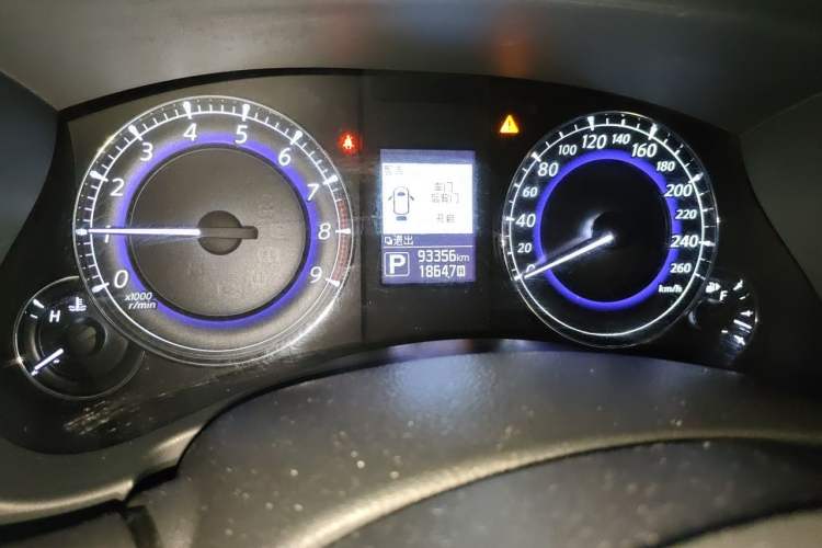 Used Infiniti QX50 2015 2.5L Comfort Edition Odometer Close Up