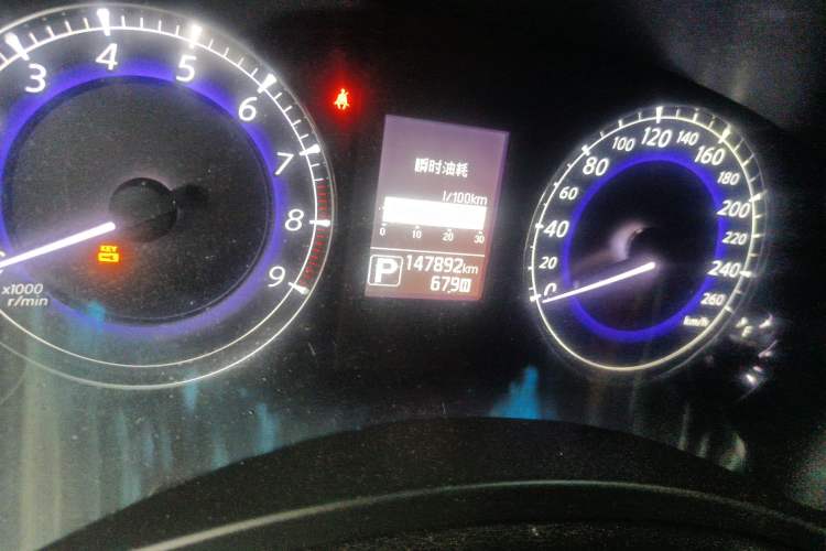 Used Infiniti QX50 2015 2.5L Comfort Edition Odometer Close Up