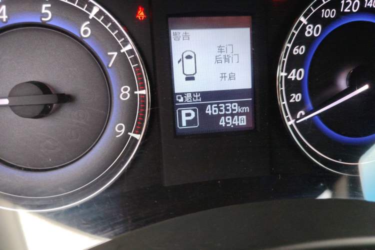 Used Infiniti QX50 2015 2.5L Comfort Edition Odometer Close Up