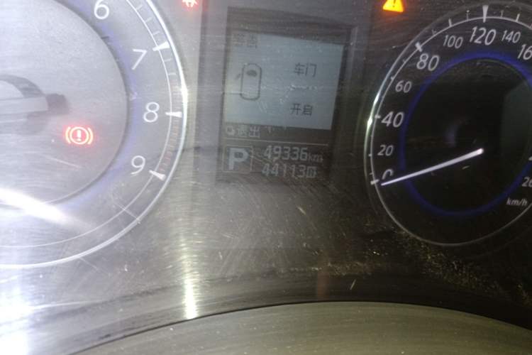 Used Infiniti QX50 2015 2.5L Luxury Edition Odometer Close Up