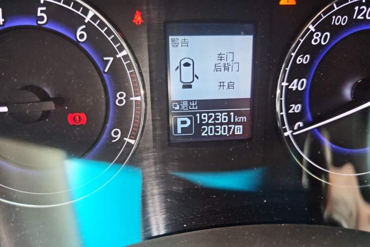 Used Infiniti QX50 2015 2.5L Enjoyment Edition Odometer Close Up