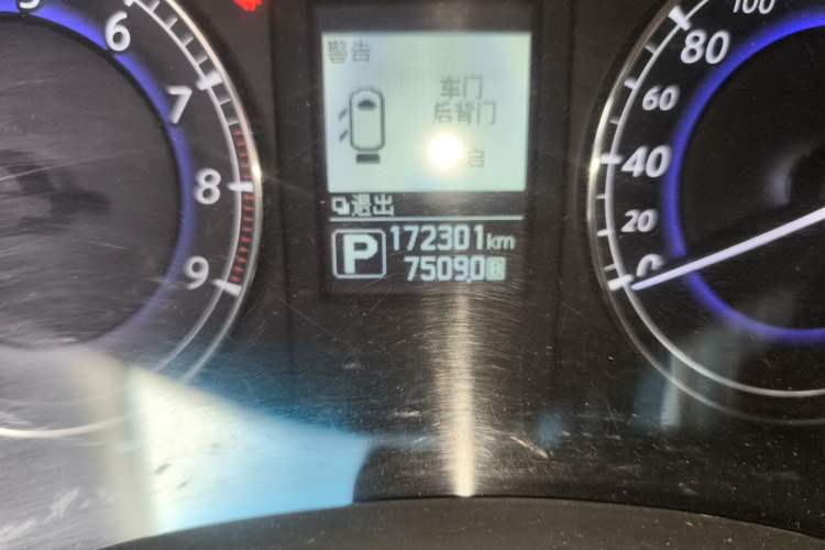 Used Infiniti QX50 2015 2.5L Enjoyment Edition Odometer Close Up
