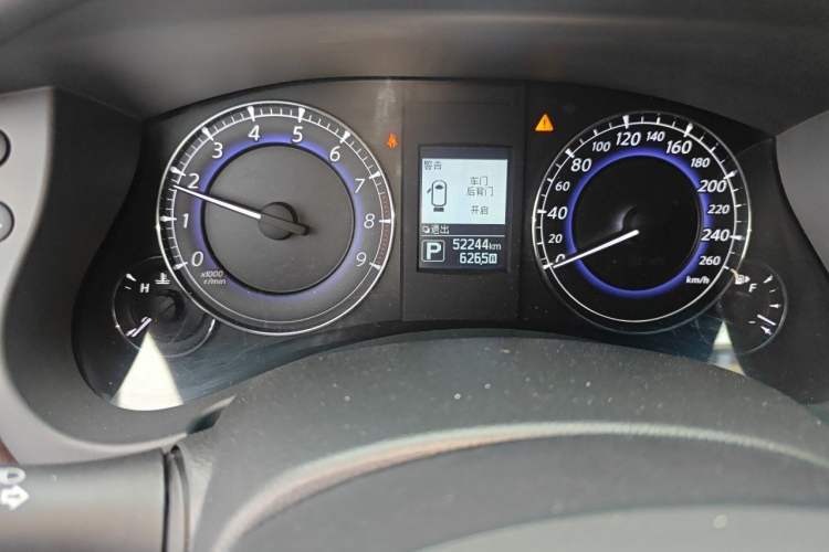 Used Infiniti QX50 2015 2.5L Enjoyment Edition Odometer Close Up