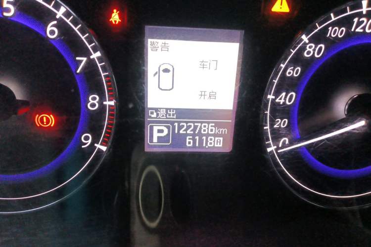 Used Infiniti QX50 2015 2.5L Luxury Edition Odometer Close Up