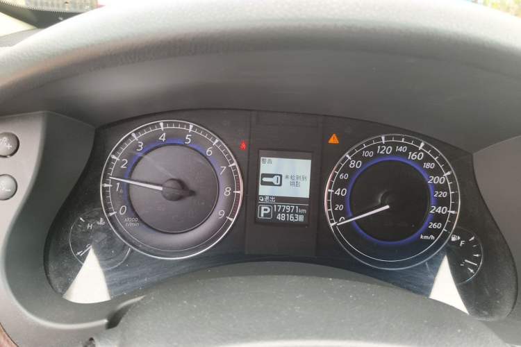 Used Infiniti QX50 2015 2.5L Enjoyment Edition Odometer Close Up