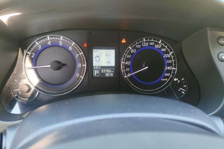 Used Infiniti QX50 2015 2.5L Enjoyment Edition Odometer Close Up