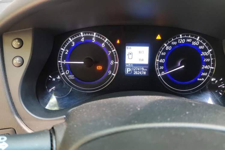Used Infiniti QX50 2015 2.5L Enjoyment Edition Odometer Close Up