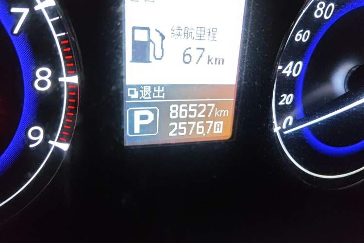 Used Infiniti QX50 2015 2.5L Enjoyment Edition Odometer Close Up