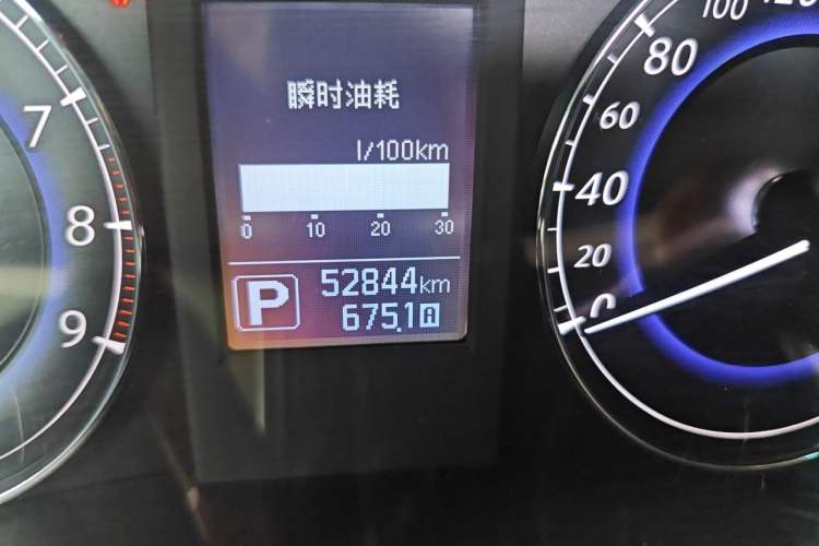 Used Infiniti QX50 2015 2.5L Comfort Edition Odometer Close Up