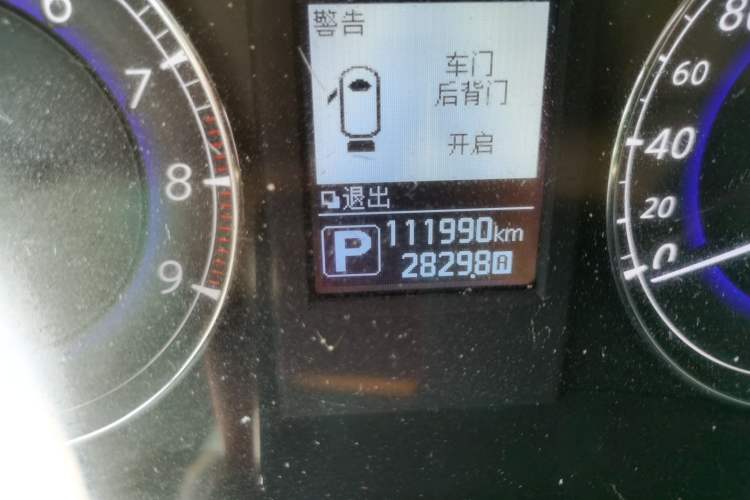 Used Infiniti QX50 2015 2.5L Comfort Edition Odometer Close Up