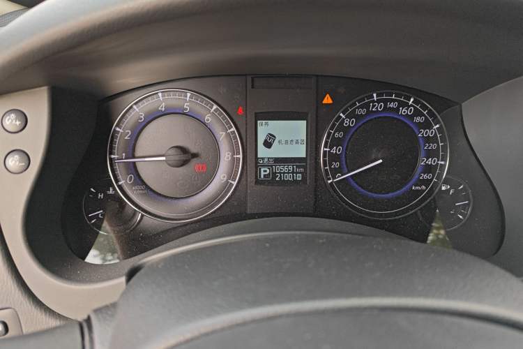 Used Infiniti QX50 2015 2.5L Comfort Edition Odometer Close Up
