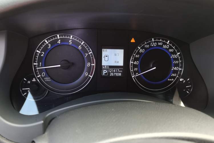 Used Infiniti QX50 2015 2.5L Comfort Edition Odometer Close Up