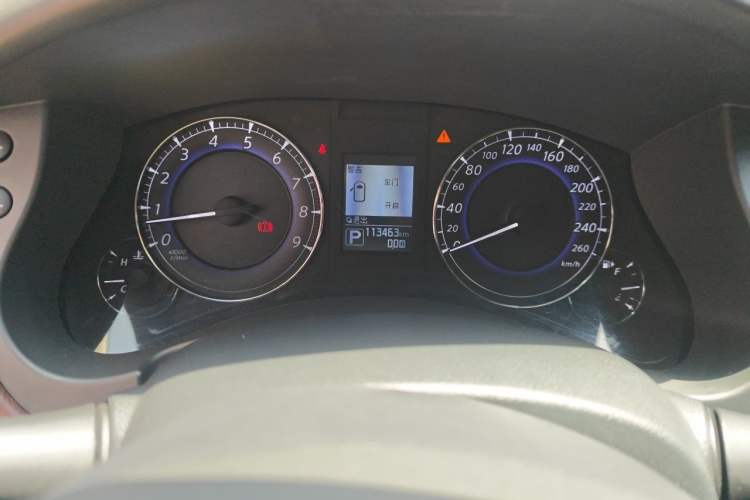 Used Infiniti QX50 2015 2.5L Luxury Edition Odometer Close Up