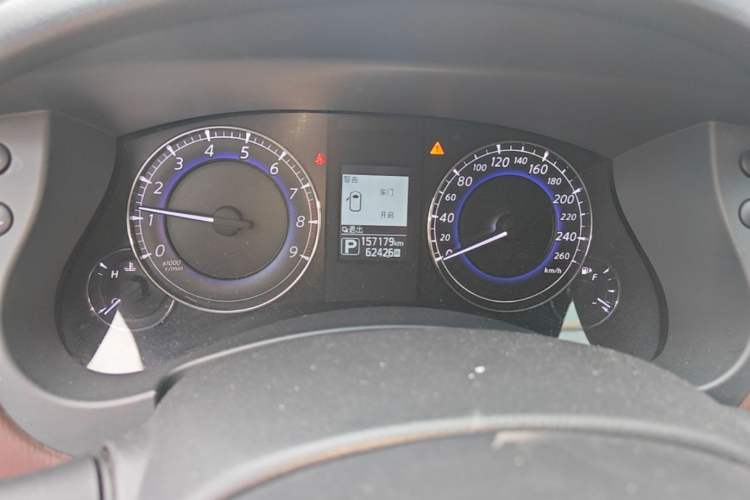 Used Infiniti QX50 2015 2.5L Enjoyment Edition Odometer Close Up