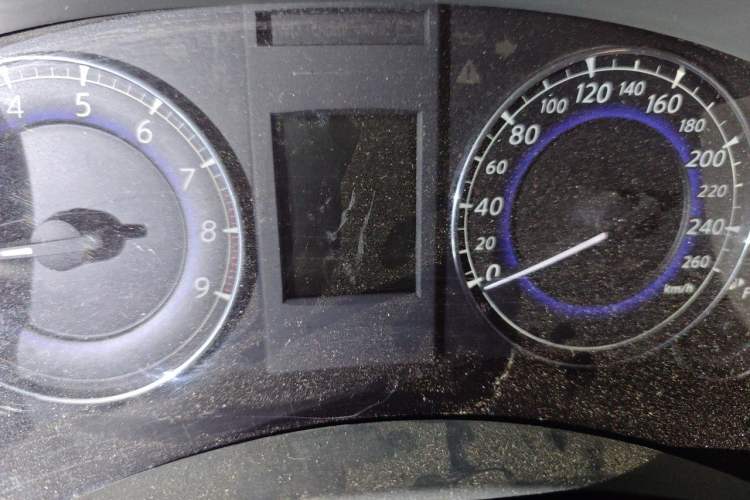 Used Infiniti QX50 2015 2.5L Enjoyment Edition Odometer Close Up