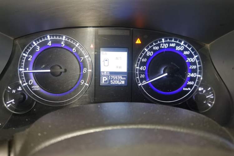 Used Infiniti QX50 2015 2.5L Enjoyment Edition Odometer Close Up