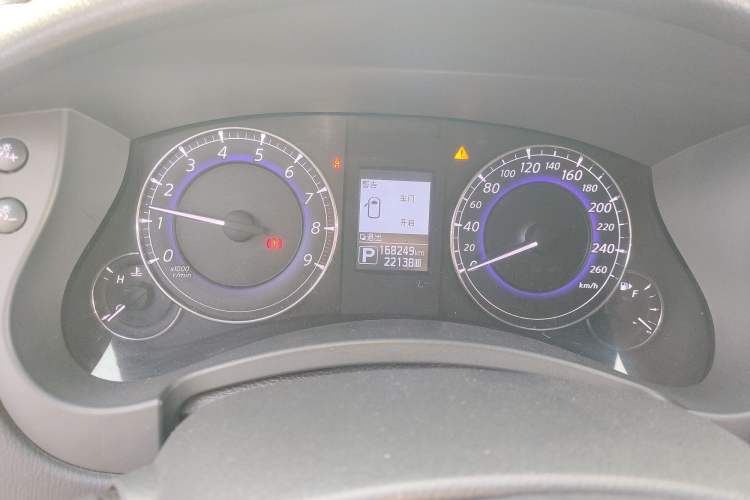 Used Infiniti QX50 2015 2.5L Comfort Edition Odometer Close Up