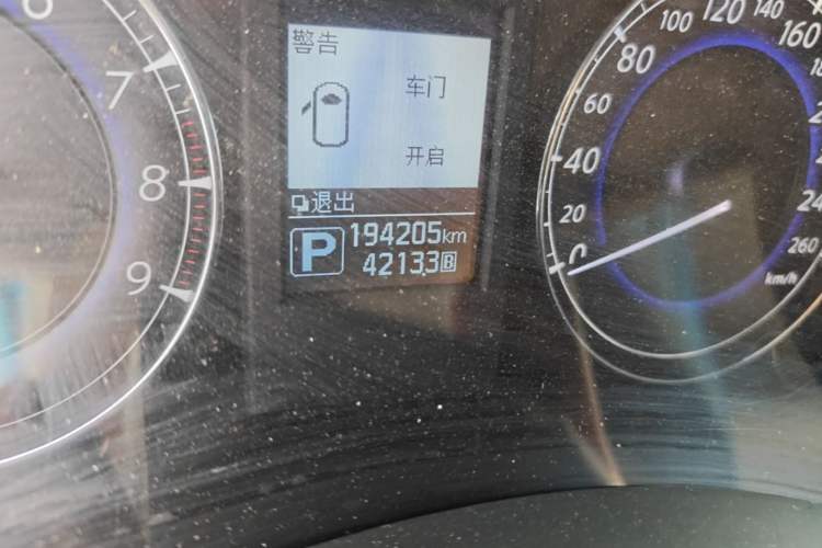 Used Infiniti QX50 2015 2.5L Comfort Edition Odometer Close Up