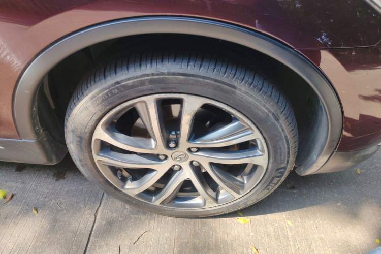 Used Infiniti QX50 2015 2.5L Luxury Edition Right Front Wheel Hub