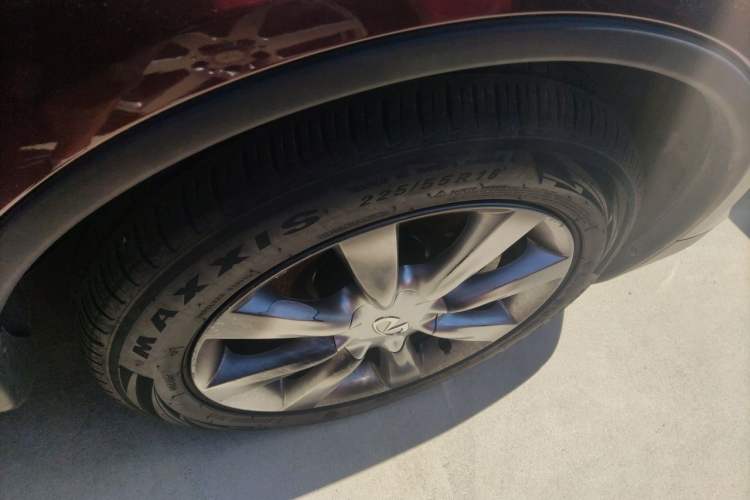 Used Infiniti QX50 2015 2.5L Comfort Edition Right Front Wheel Hub