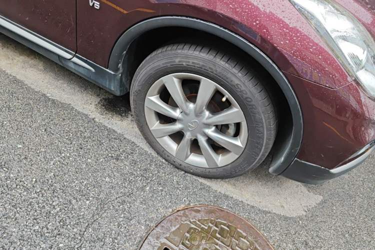 Used Infiniti QX50 2015 2.5L Comfort Edition Right Front Wheel Hub