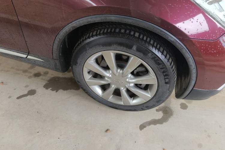 Used Infiniti QX50 2015 2.5L Comfort Edition Right Front Wheel Hub