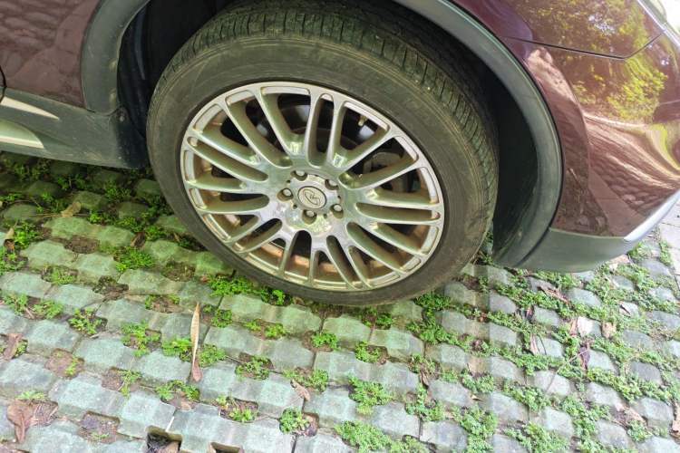 Used Infiniti QX50 2015 2.5L Comfort Edition Right Front Wheel Hub